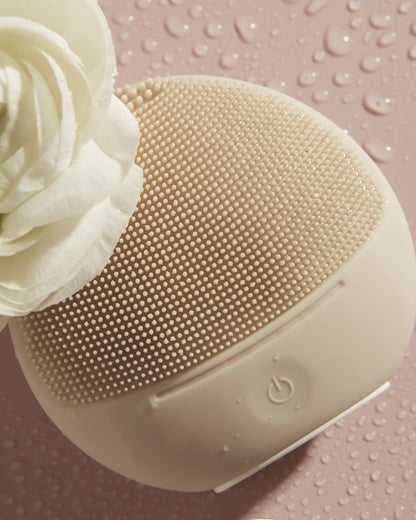 Amber Facial Cleansing Brush 